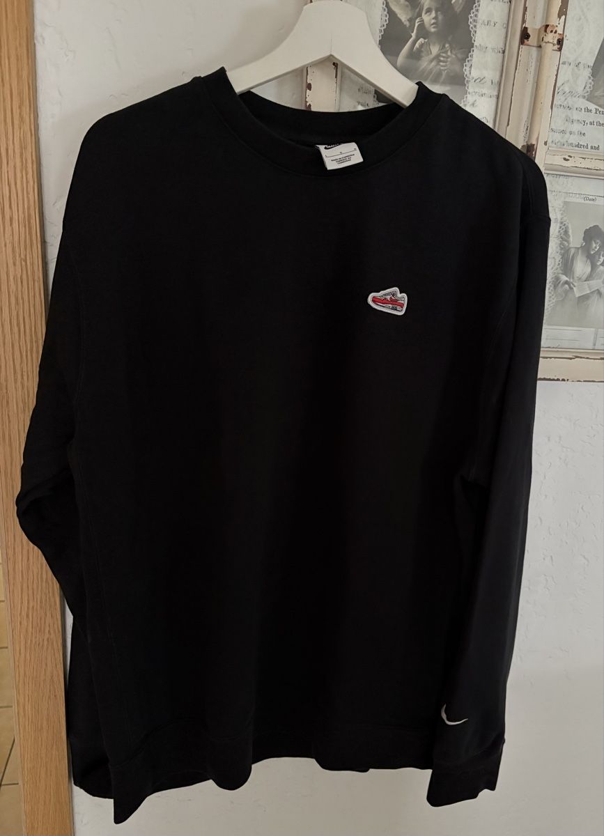 Nike Maglioni & Felpe: Nike Sweatshirt schwarz mit Sneaker Patch Grösse L – Usato da Oberentfelden venduto da luvita 1