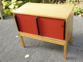 1950er Kommode mit Schiebetürchen  80 x 40 x 71 cm