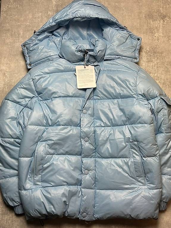 Jacken: Hellblaue Moncler Daunenjacke – Neu und originalverpackt aus Unteriberg von jas_86ch 1
