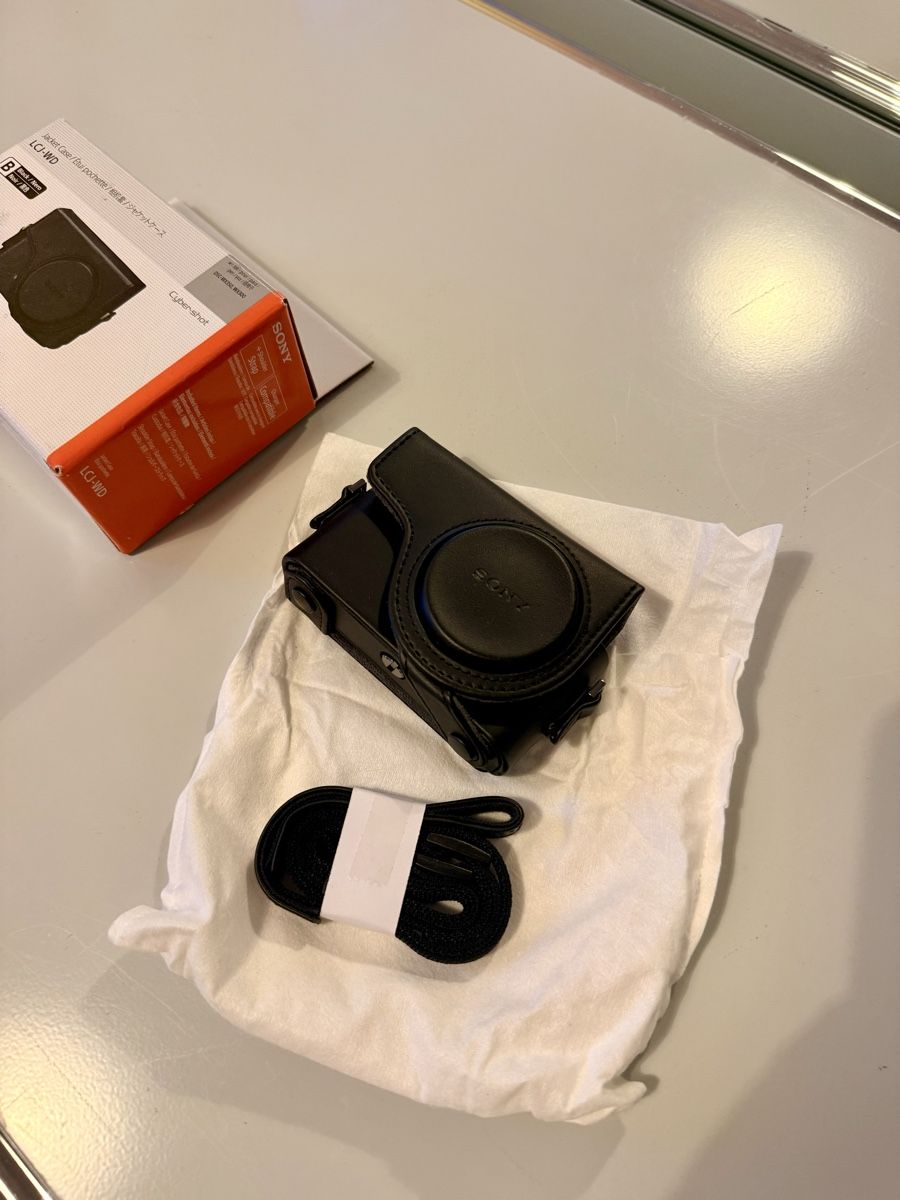 Sony Fotocamera: Sony Cyber-Shot Hülle – Nuovo e nell'imballaggio originale da zürich venduto da julie.winona
