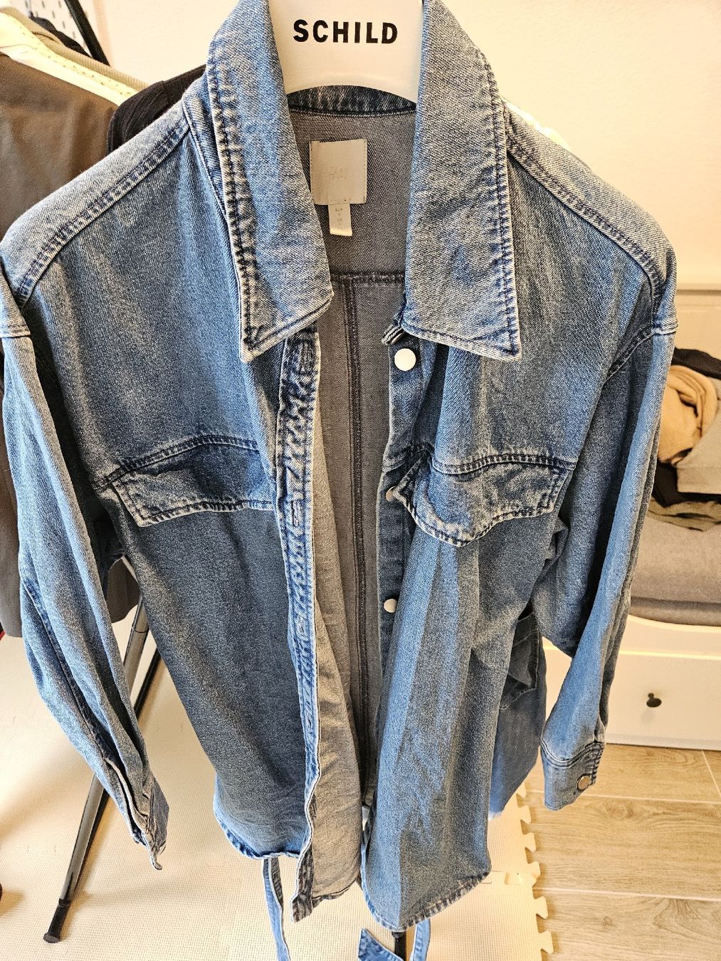 H&M Giacche: H&M Jeansjacke lang mit Gürtel, Gr L – Usato da Dübendorf venduto da ciindarxlla