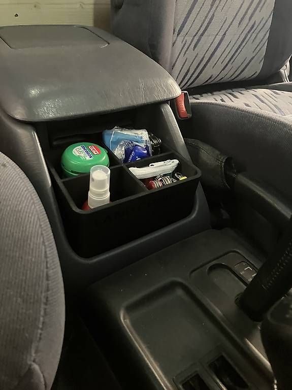 Toyota Accessori per altri veicoli: Landcruiser J9 Ablagefach – Usato da Buttikon SZ venduto da toyotamech 1