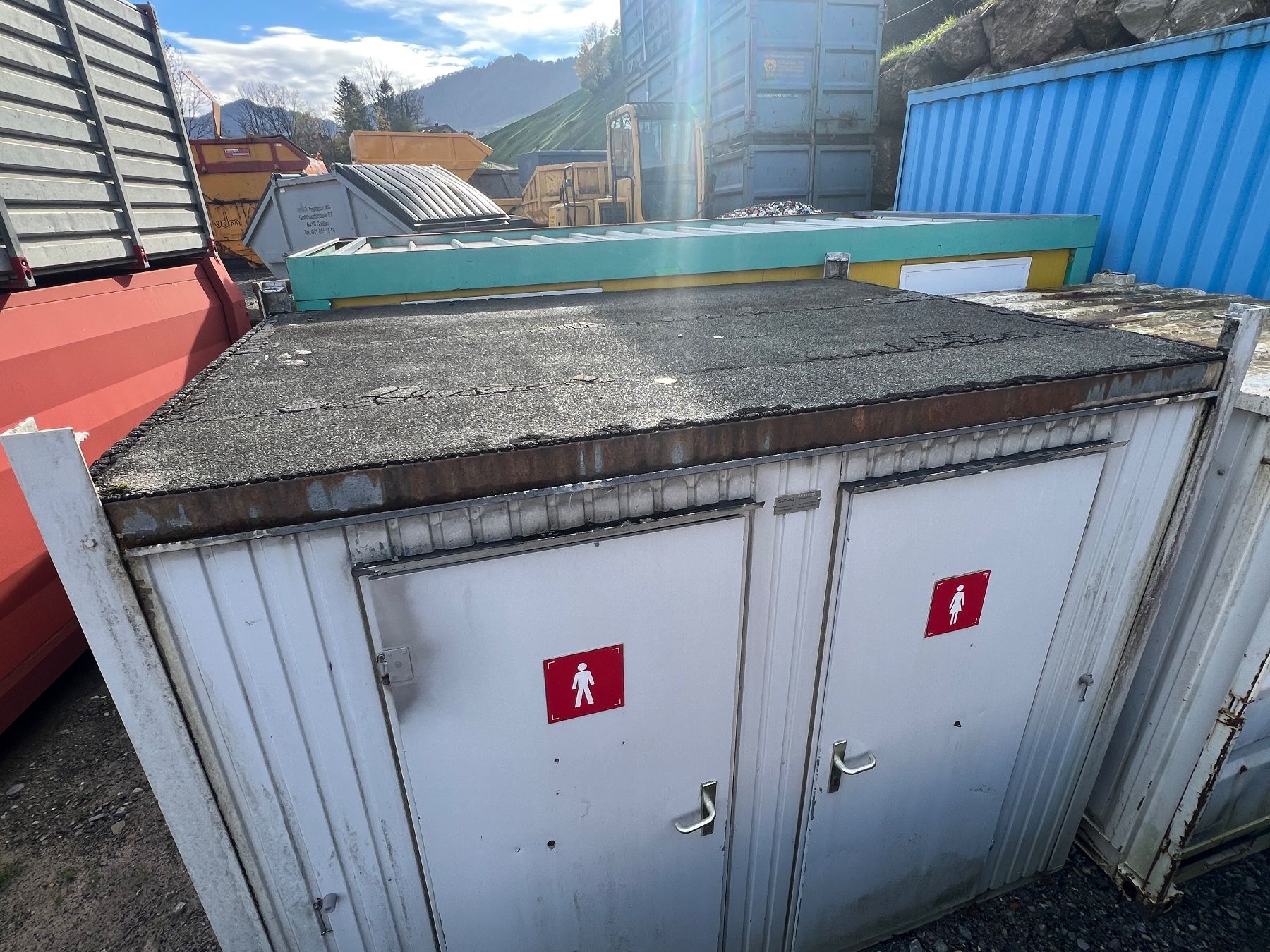 Baucontainer: WC Container mit 2 toiletten – Gebraucht aus Egg b. Zürich von SwissTradingAgency 3