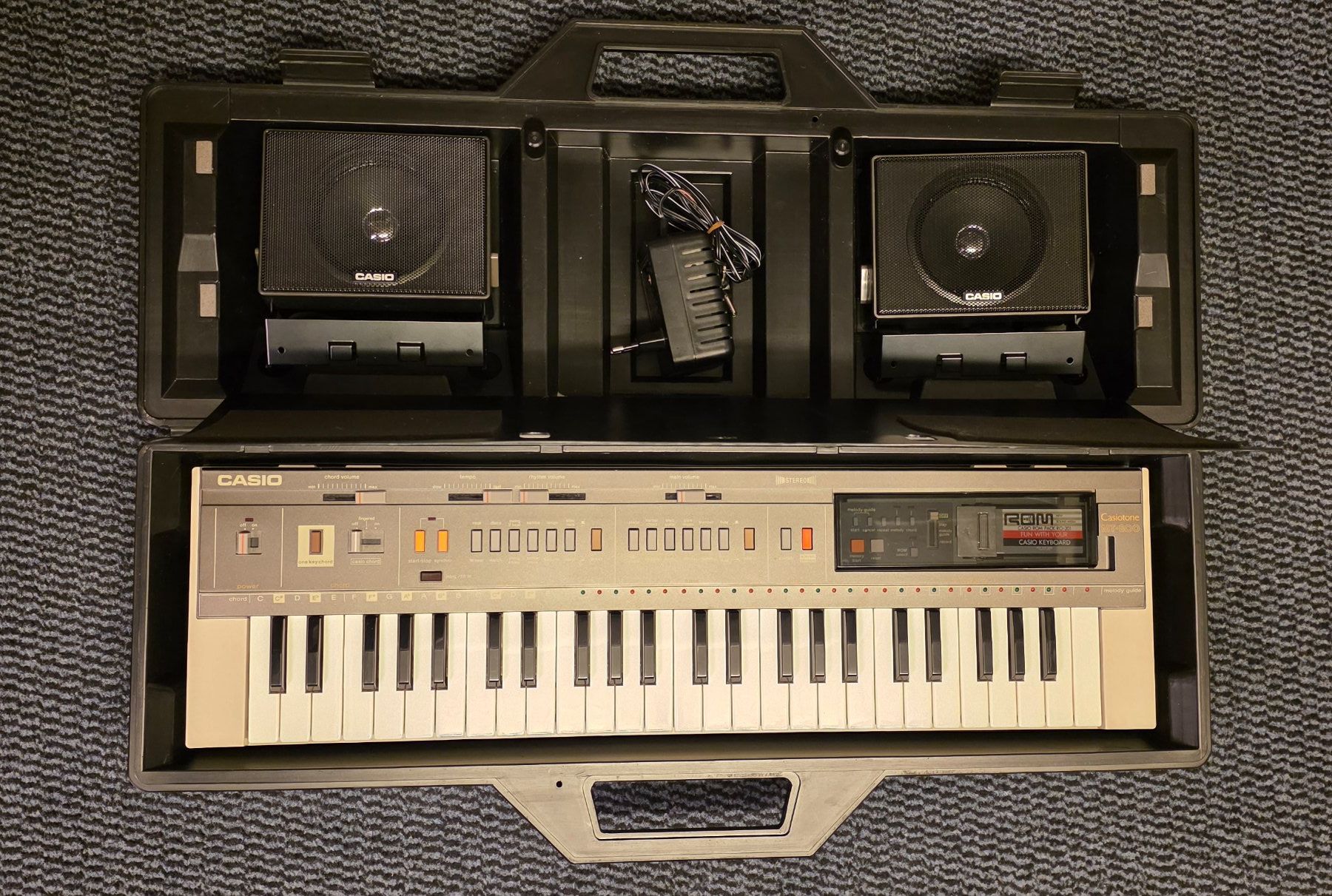 Casio Strumenti musicali: Casio MT-800 Casiotone E-Piano Synthesizer, Boxen + Koffer – Usato da Zürich venduto da spin23 2