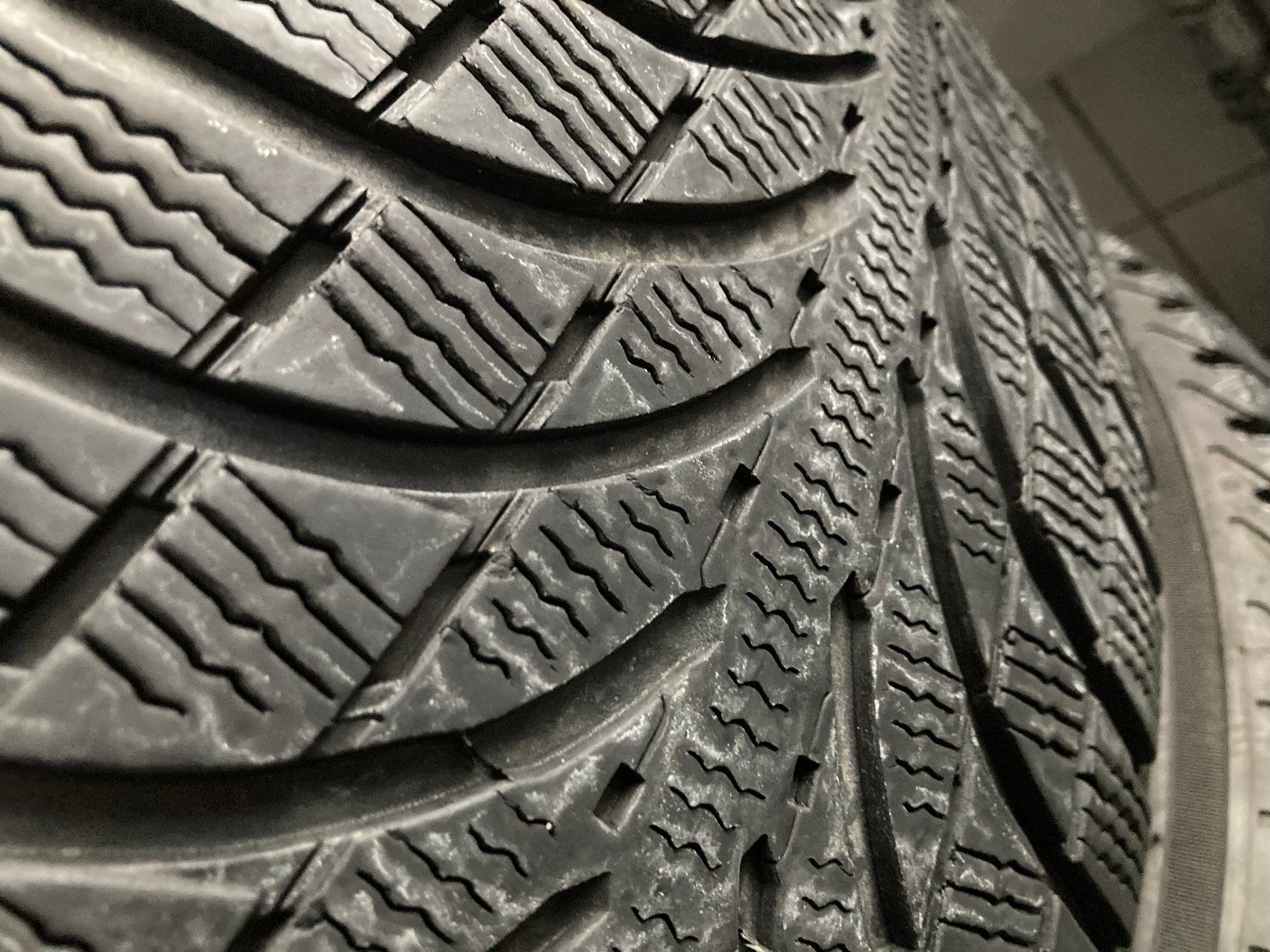 Audi Pneumatici & Ruote complete: Audi Q5 Winterräder 235/65R17 – Usato da Cham venduto da WB2223 8