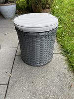 Gepflegter Rattanhocker, Grau, Sitzkissen, 42cm