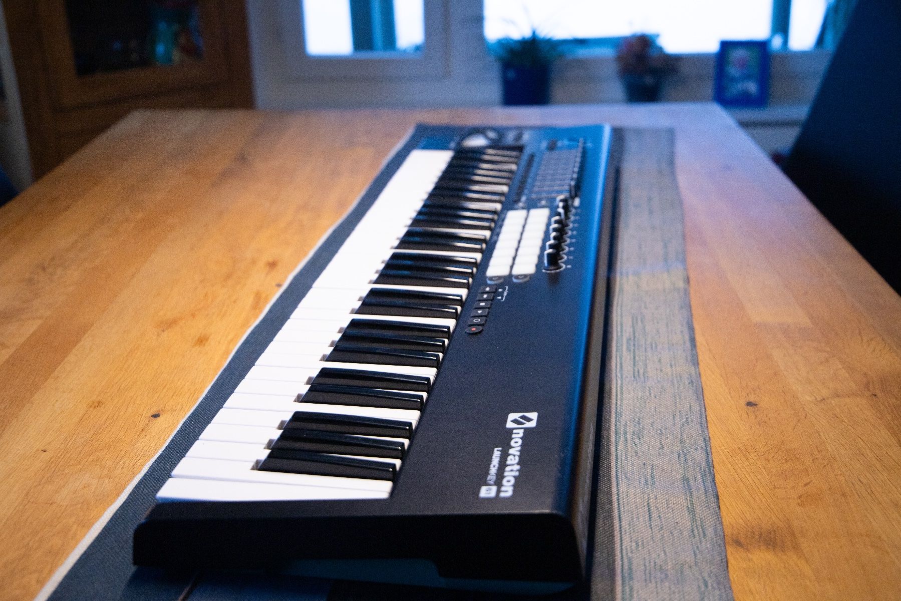 Novation Strumenti musicali: Novation Launchkey 61 Mk2 – vielseitiger MIDI-Controller – Usato da Unterseen venduto da jos_w9q6