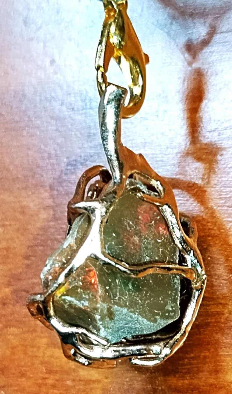 Anhänger: Natürlicher Opalanhänger mit Kette – Neu (gemäss Beschreibung) aus Olten von Haendler01 2