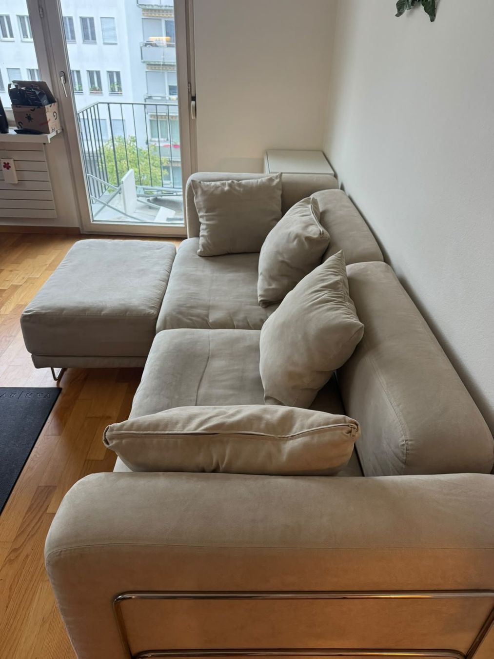 Ikea Divani: Ikea sofa modular  ( sofa bed) - beige 2.5m – Usato da Zürich venduto da rob_9ksh 1