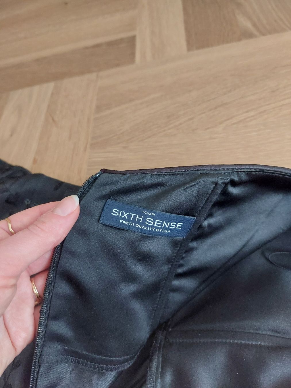 C&A Kleider: Kleid mit Pailetten, Grösse 34, fast neu – Neu (gemäss Beschreibung) aus Zürich von mi.ha.6 5