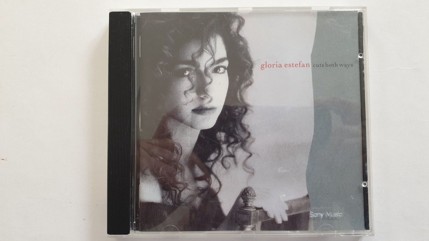 CD: Gloria Estefan. Cut Both Ways. – Usato da Goldach venduto da armando_r