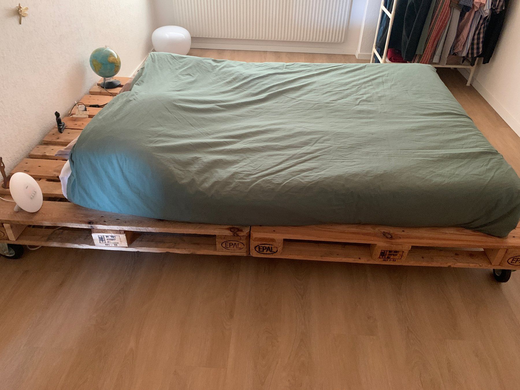 Lits: Bett mit Paletten – D'occasion à Ostermundigen par air_7sp7 5