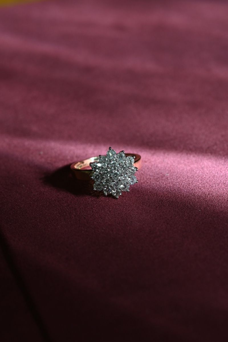 Anelli: Gold Cluster Ring with Multiple Diamonds, Size 54 – Nuovo (secondo la descrizione) da Zürich venduto da Pandainlondon 1