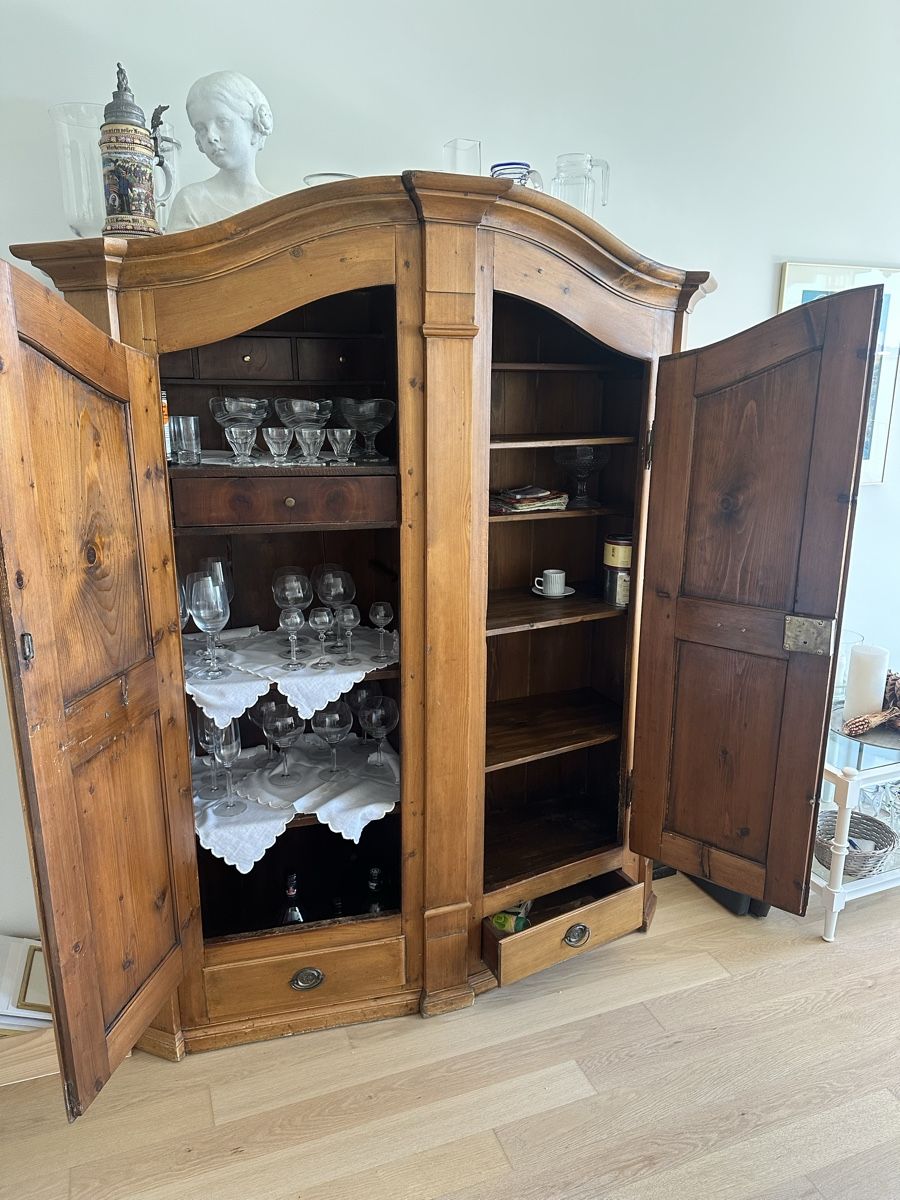 Armoires: Bodensee Barockschrank antik – D'occasion à Bassersdorf par Stebefasa 1