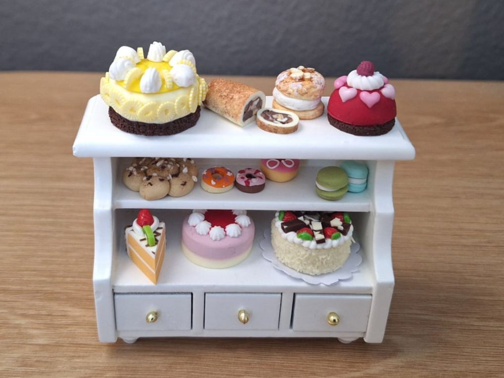 Maisons & Meubles de poupées: Puppenhaus Dessert Möbel, Torten – Neuf (Voir description) à Zürich par HandmadeTinyFood
