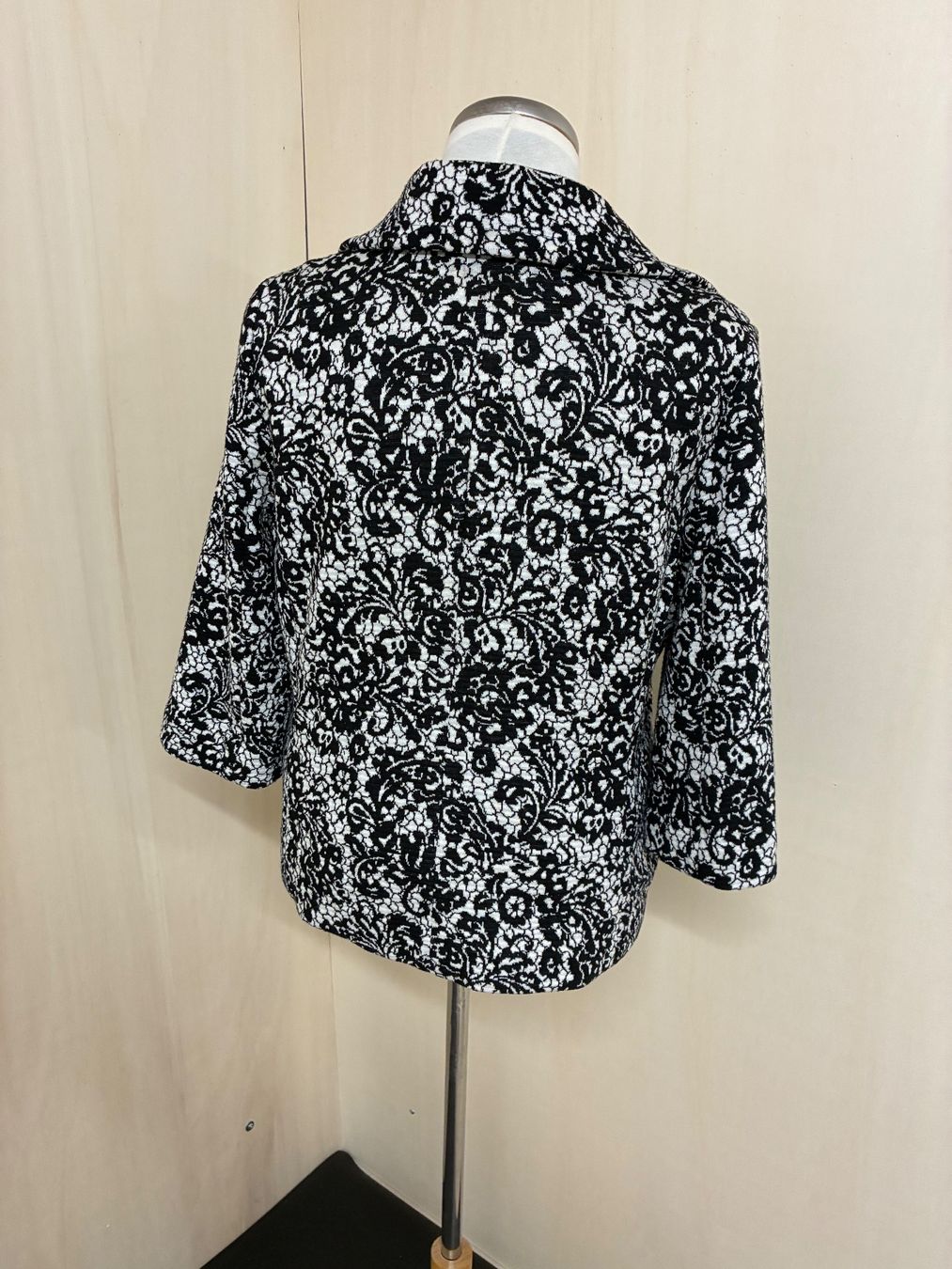 Jacken: Schwarz-Weisser Blazer von She Grösse 40 – Gebraucht aus Zürich von van_5xbk 1