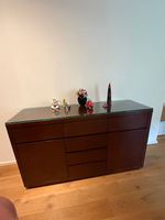 Sideboard Holz dunkelbraun mit Glasplatte, 150 cm