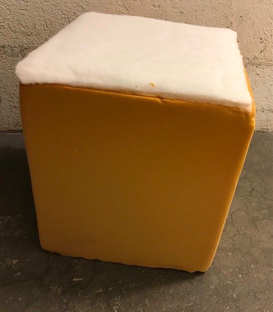Hocker: Sitzwürfel Schaumstoff orange Hülle – Gebraucht aus Zürich von gigimai67 6