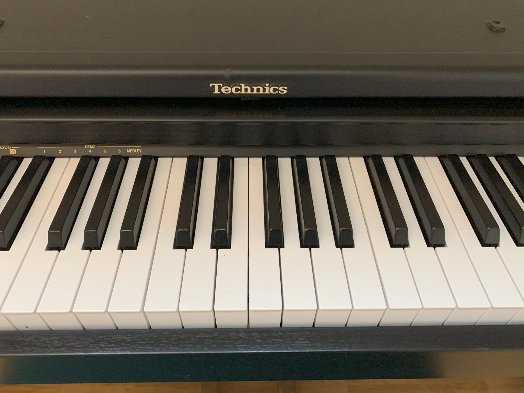 Musikinstrumente: E-Piano, Marke Technics SX-PC 25, schwarz – Gebraucht aus Willerzell von  1