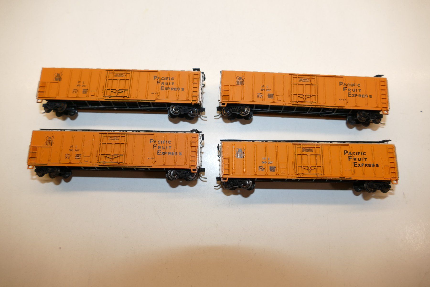 Modellini di ferrovie: Atlas N: 4xUS Box Car UP Pacific Fruit Express – Nuovo (secondo la descrizione) da Niederhasli venduto da rail-duerst 1