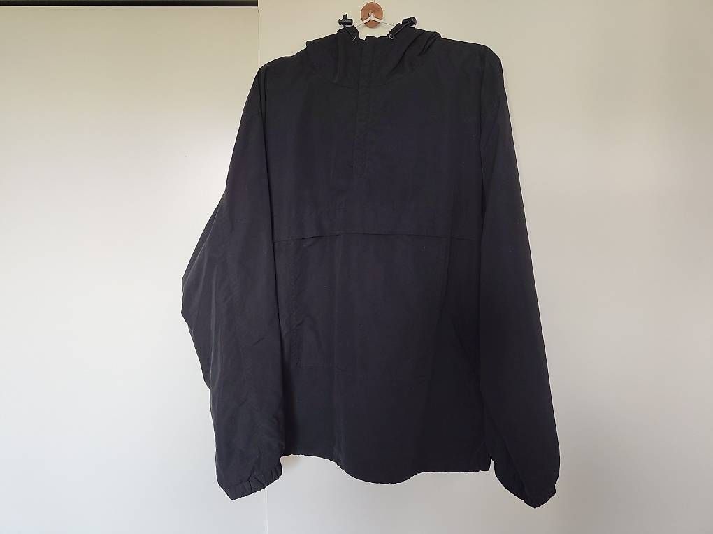 Giacche: Schwarzer Anorak,  Windbreaker Jacke mit Kapuze – Usato da Zürich venduto da Unterstop 1