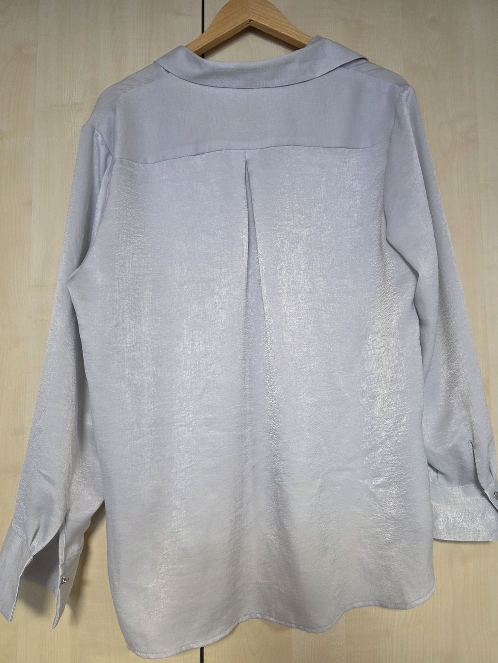 Comma Blusen: New Comma Blouse, silver, size 44 – Neu und originalverpackt aus Volketswil von mic_27b5 2