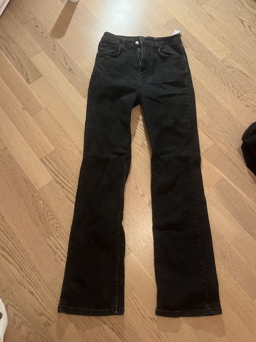 Stradivarius Jeans: Stradivarius Women's bootcut Jeans - Size 38 – Usato da Zürich venduto da ros_n8lm 1