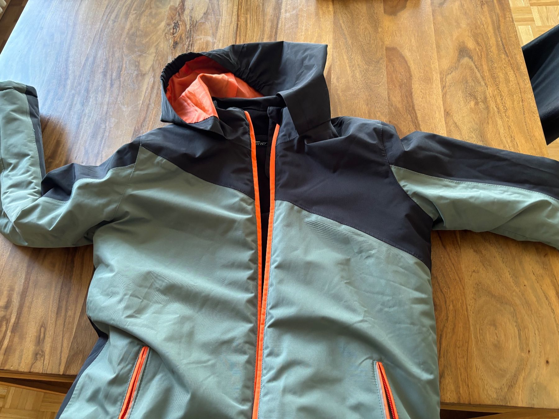 Vestes & Manteaux: Kinder Skijacke, Grösse 146/152 – D'occasion à Adliswil par Baski7