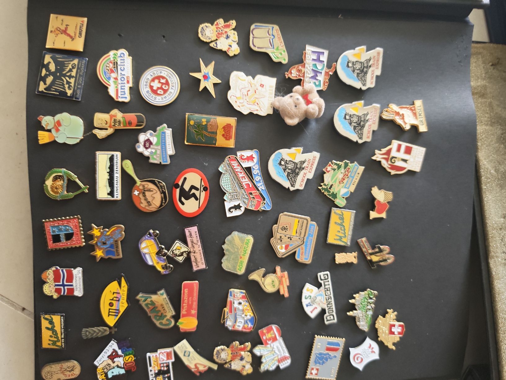 Placchette & Badge: Grosse Pin/Anstecknadel Sammlung – Usato da Seengen venduto da Highbornhorizon 2