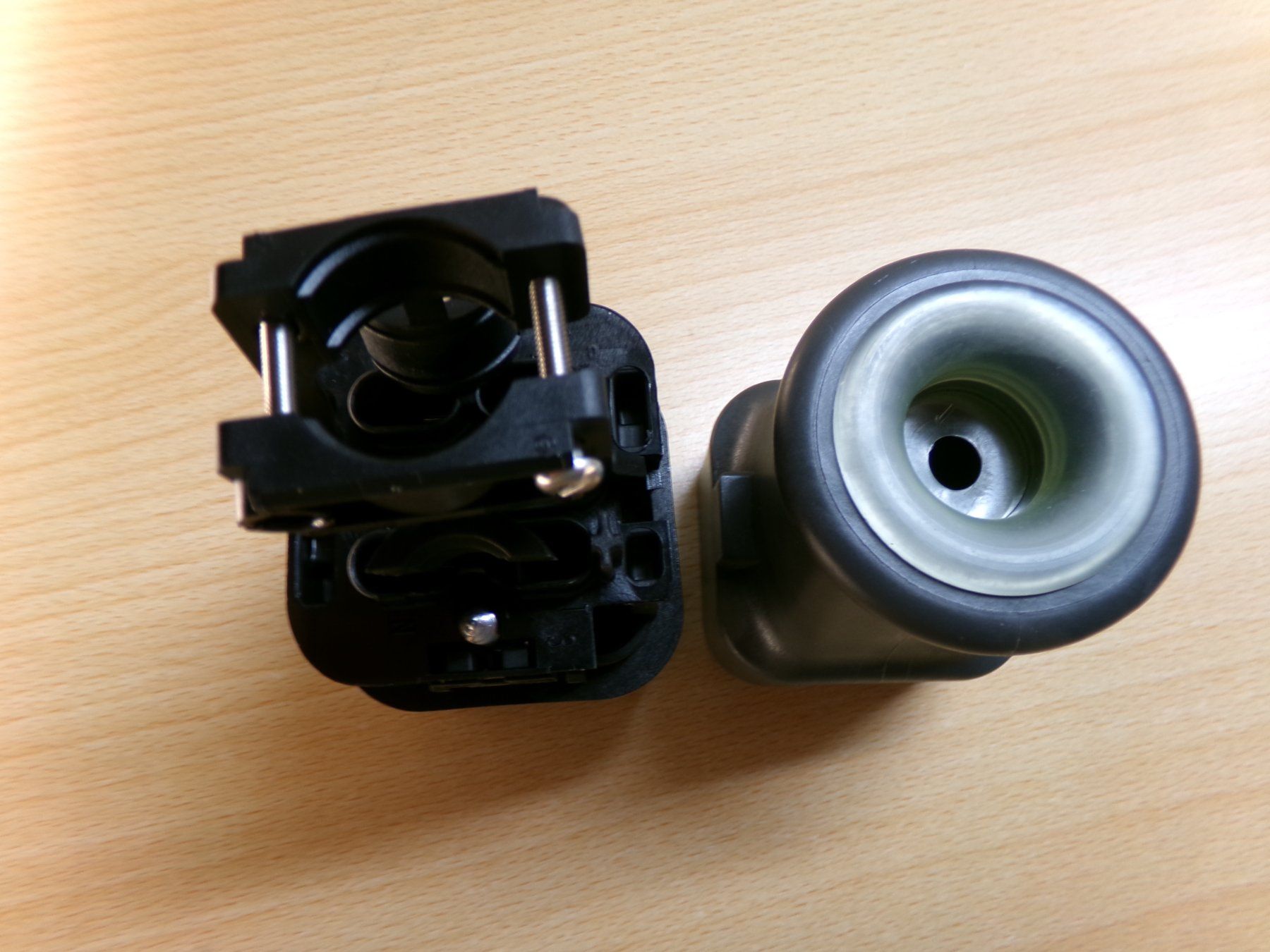 Spine: Stecker I15 schwarz – Nuovo (secondo la descrizione) da Hombrechtikon venduto da Maloev17 2