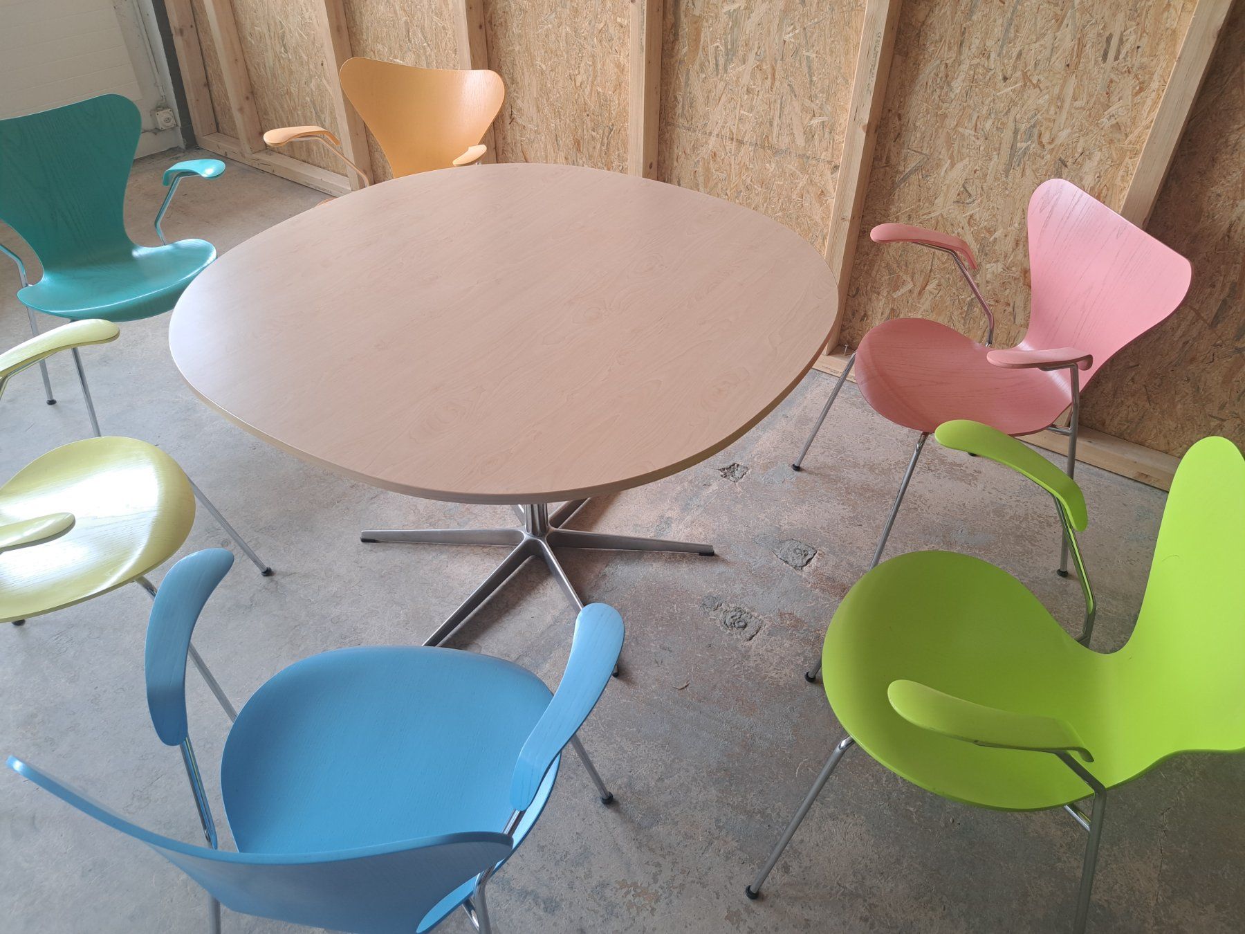 Set di tavolo e panche: Fritz Hansen Esstisch mit 6 Stühlen Designermöbel – Usato da Belp venduto da deal-now 1