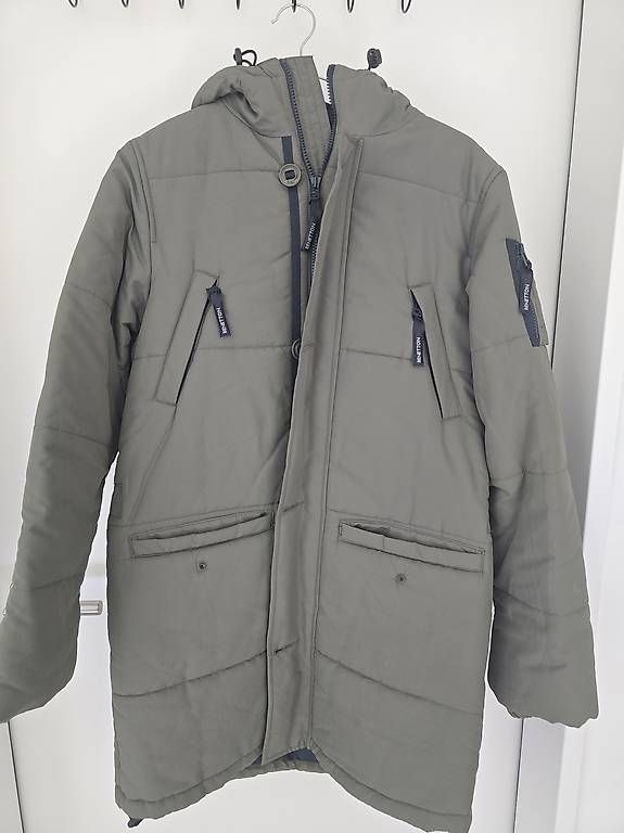 Jacken & Mäntel: Winterjacke mit Kapuze von Benetton  – Gebraucht aus Dornach von ani1892