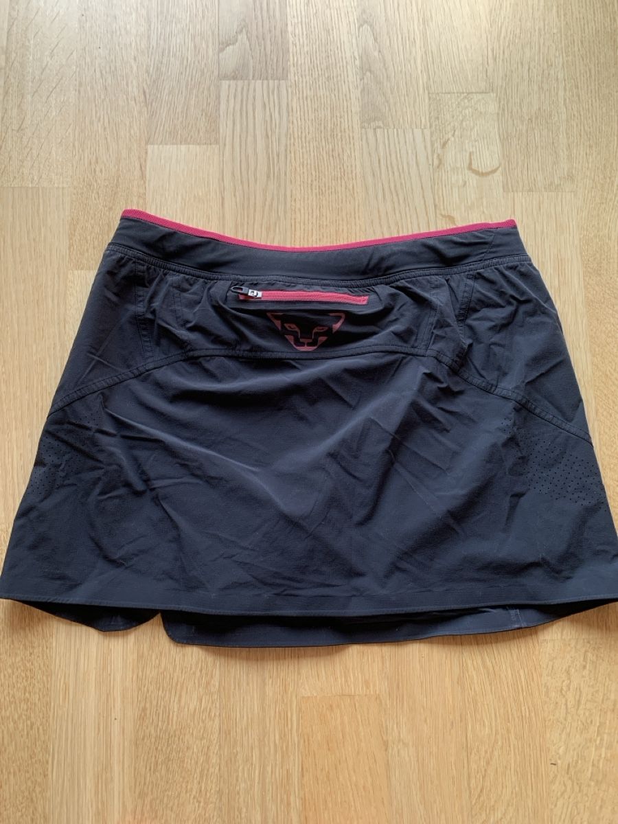 Dynafit Gonne: Jupe Dynafit noire avec short intégré taille S – Nuovo (secondo la descrizione) da Finhaut venduto da dod 1