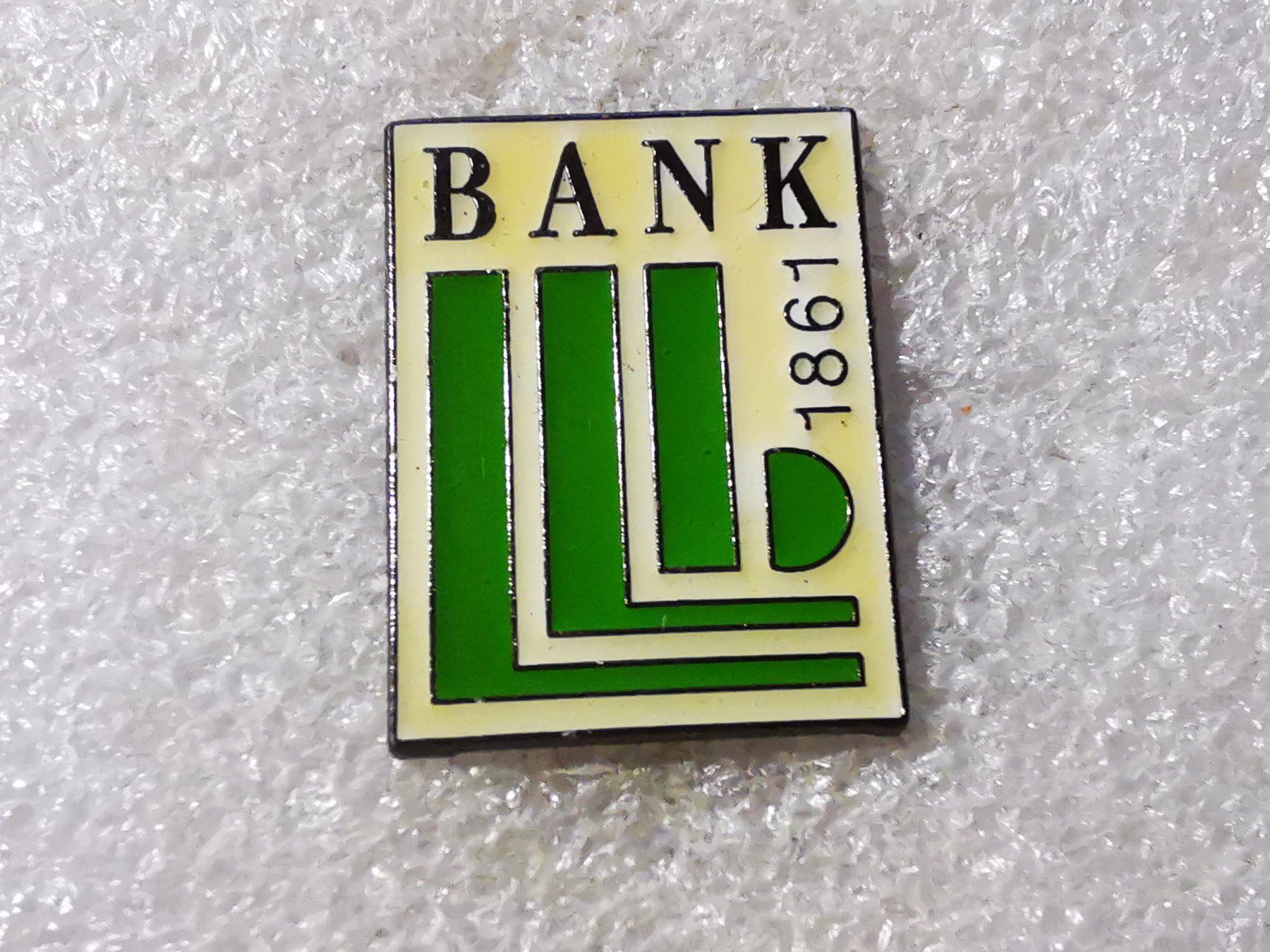 Placchette & Badge: Ansteckpin 110: Bank – Usato da Oppligen venduto da Pin-Fall-Shop