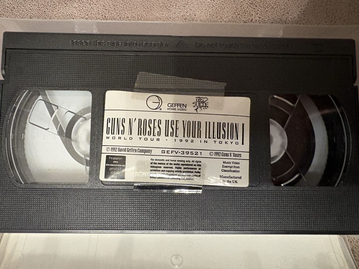 Tutti i VHS: VHS guns n‘ roses 1992 – Nuovo (secondo la descrizione) da Herzogenbuchsee venduto da warrior77 2