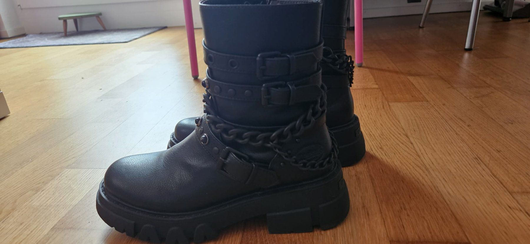 Damenschuhe: Docker's Boots mit Ketten, massiver Sohle, Schwarz Gr. 37 – Gebraucht aus Zweidlen von Shubli 4
