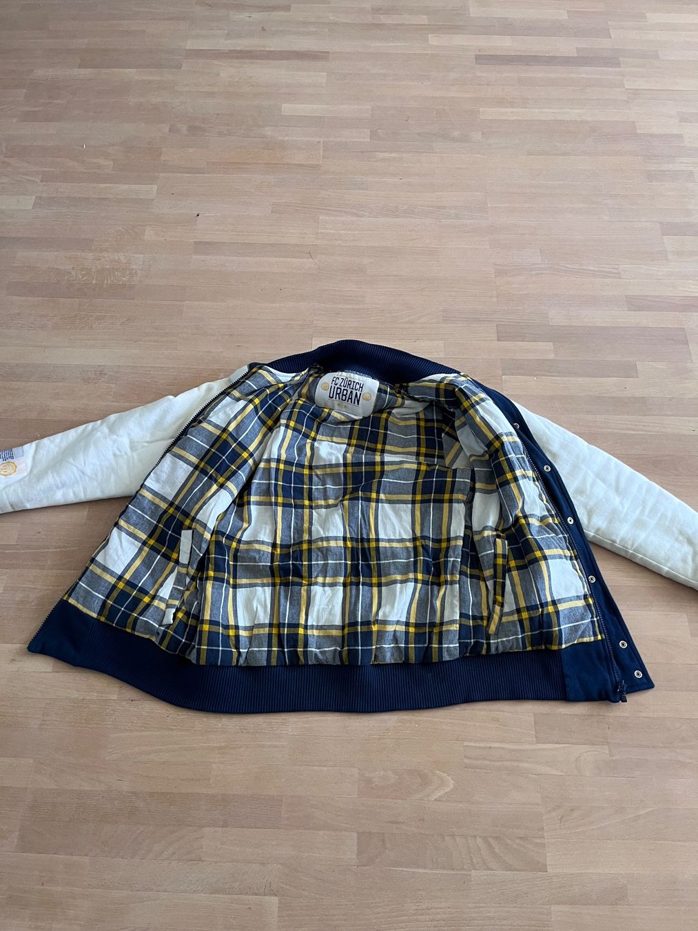 FCZ Jacken: FCZ Jacke Original – Gebraucht aus Ermenswil von rolli01 2