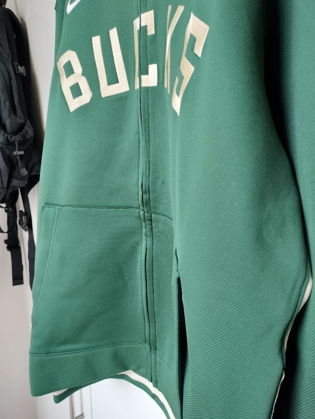 Nike Maglioni & Felpe: NBA Milwaukee Bucks Thermaflex – Nuovo e nell'imballaggio originale da Bern venduto da SportsMemos 1