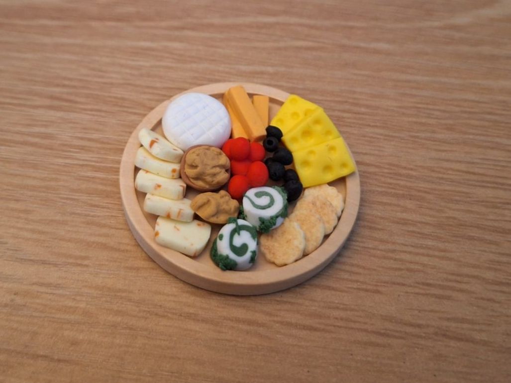 Case e mobili per bambole: Käseplatte 4cm Handgemacht – Nuovo (secondo la descrizione) da Zürich venduto da HandmadeTinyFood 2