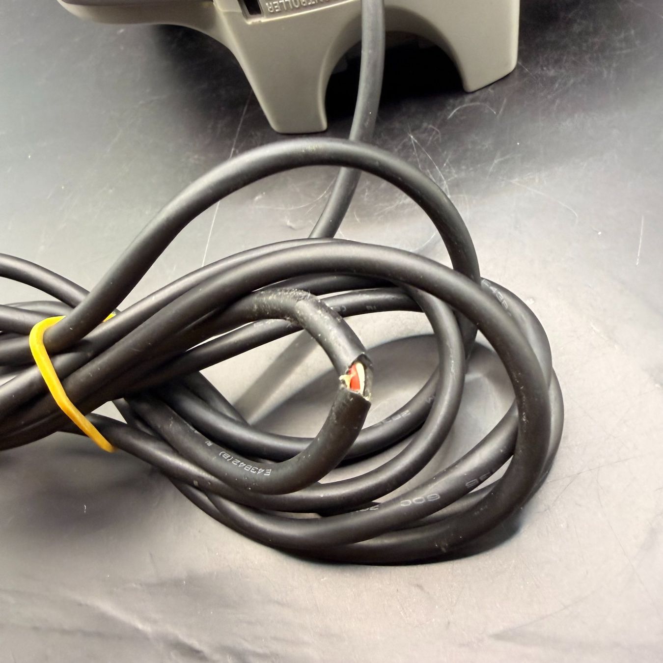Nintendo Controller: Nintendo 64 Controller Grau – Kabel beschädigt – Usato da Düdingen venduto da Nerdworld 7