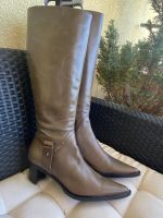 Coole italienische olivgrüne neue Lederstiefel