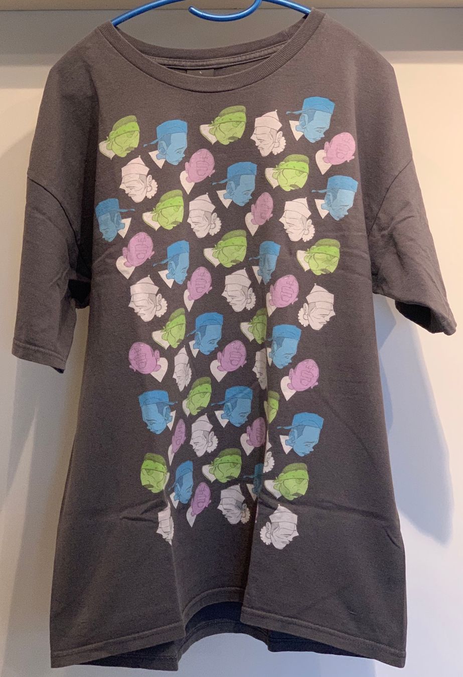 T-shirt: SAM FLORES T-Shirt – Usato da Bern venduto da SaleOutPhil