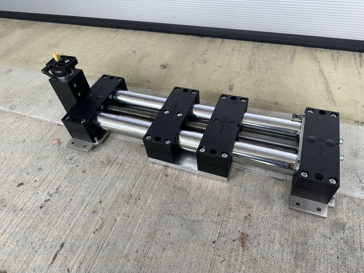 Altro per industria metallurgica: Linearschlitten INOCON mit Winkelgetriebe – Nuovo (secondo la descrizione) da Schötz venduto da EMTEC02 1