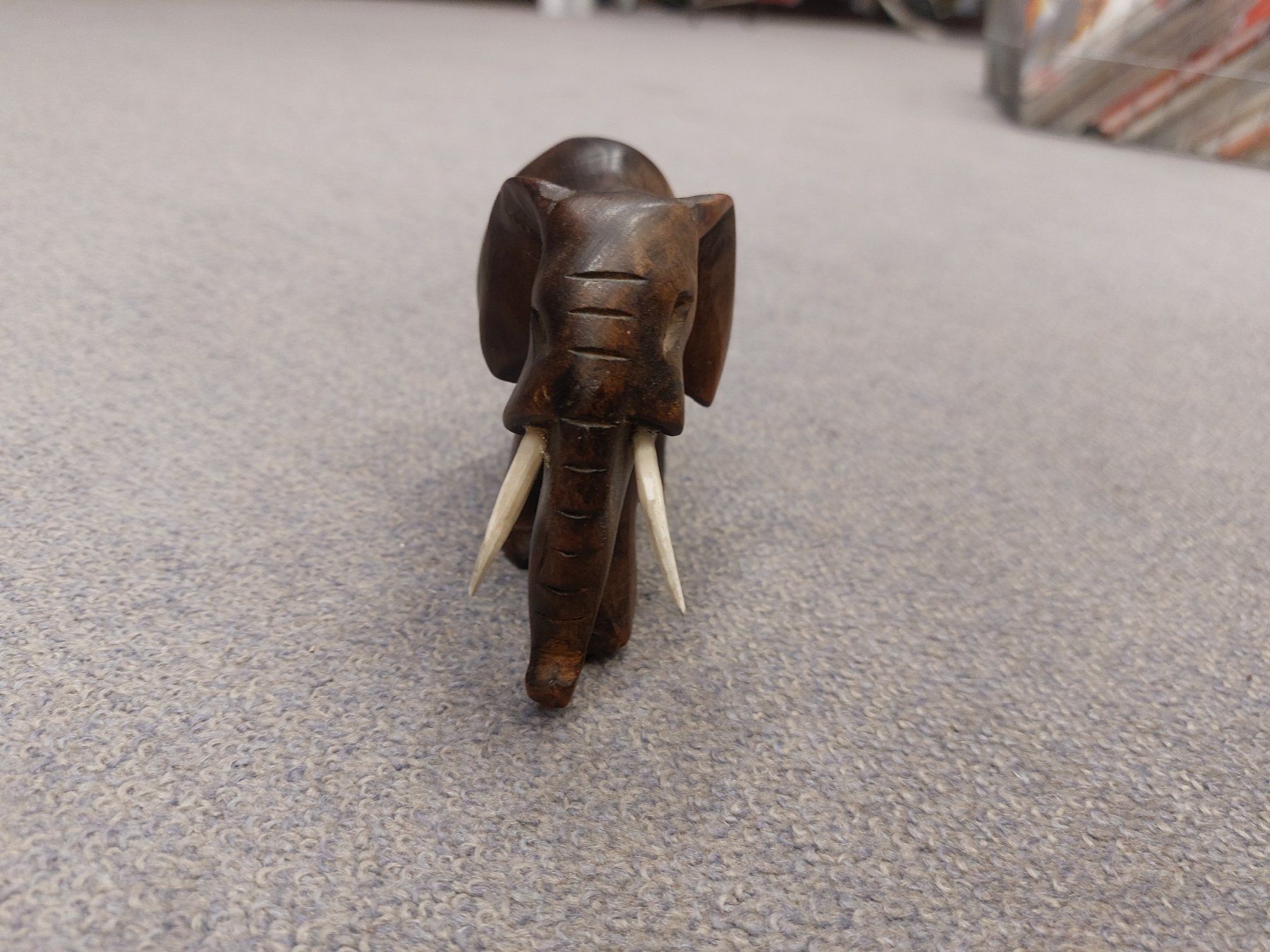 Statuette: Elefant, klein, H 8cm, aus Holz – Usato da Dietikon venduto da Wildtransporte 1