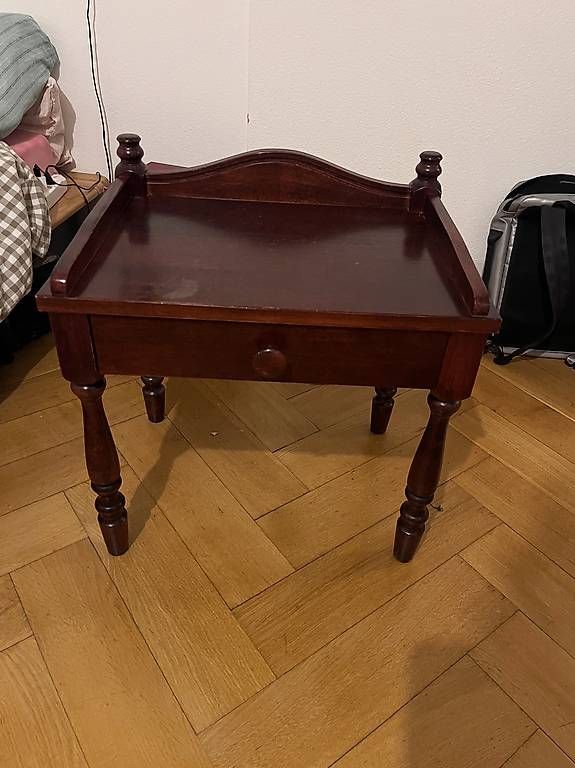 Tables de nuit: Schöner antiker Nachttisch – D'occasion à Basel par len_hx7l
