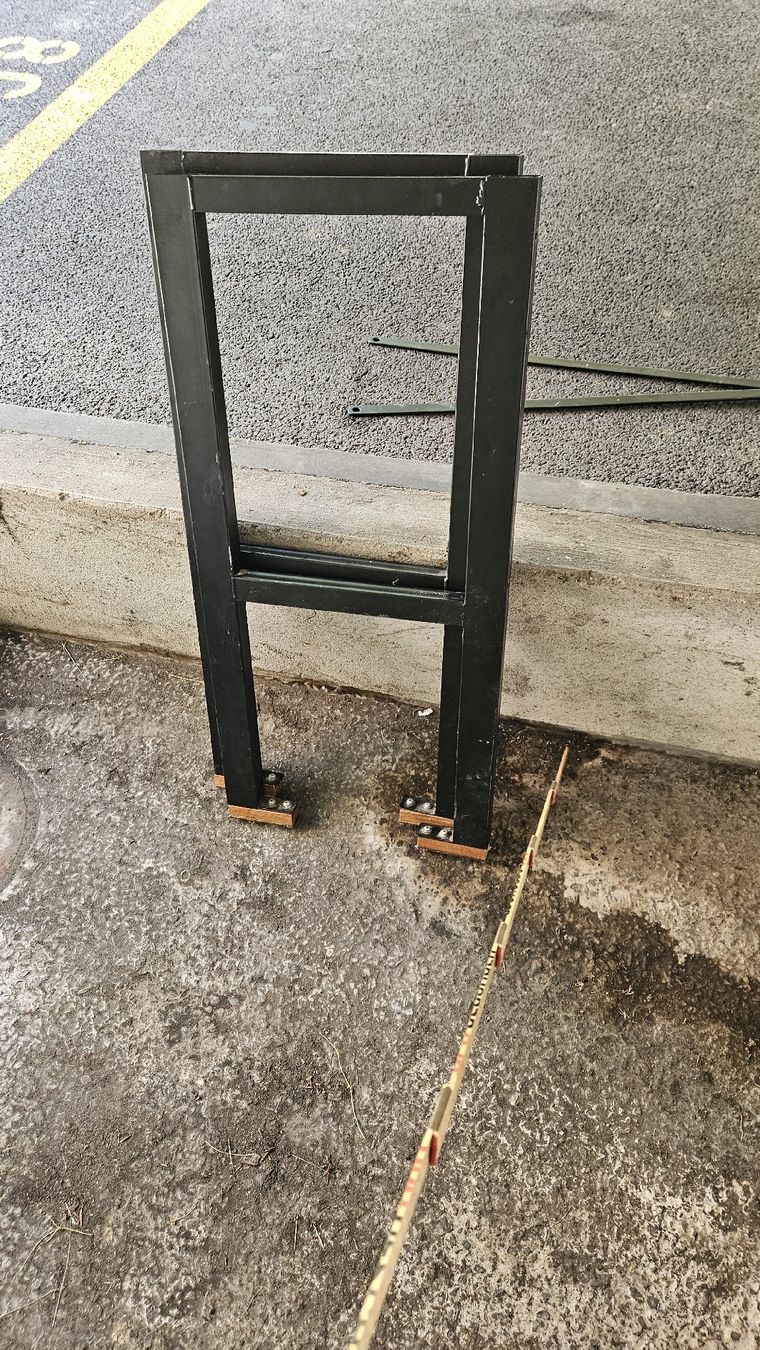 Scaffali: Schwarzes Metallgestell, ca. 85 cm  – Usato da Bonstetten venduto da Brigitte04volle