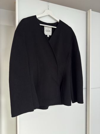 COS Jacke schwarz Grösse 34