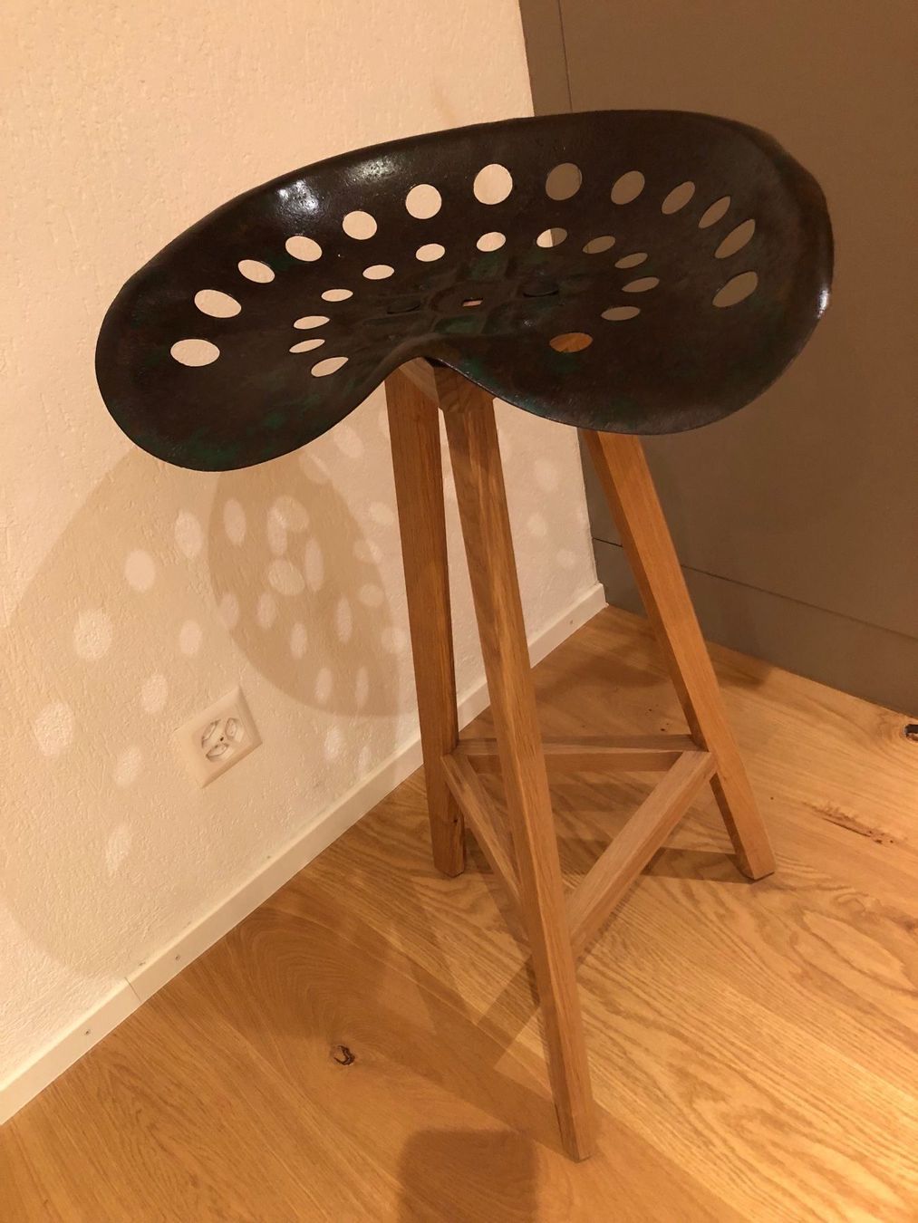 Sedie: DESIGN BAR STUHL EICHE ANTIKE SITZSCHALE – Usato da Balterswil venduto da MR_FEELGOOD