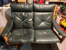 Fauteuil cuir vert dossier capitonné cadre bois