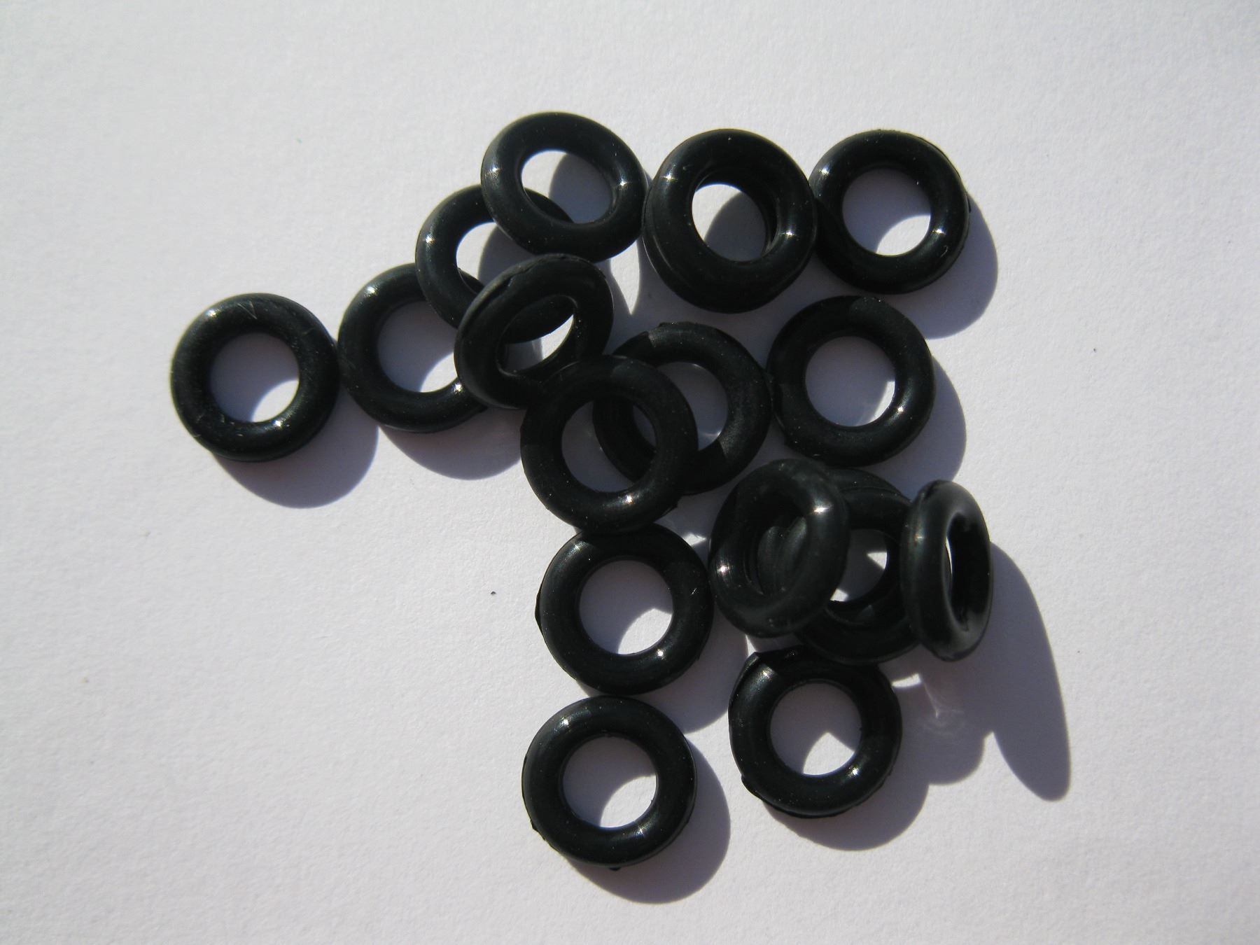 Perle (finte): 20 Gummiringe, Gummiperle schwarz, 8mm – Nuovo e nell'imballaggio originale da St. Margarethen TG venduto da LuanaKa